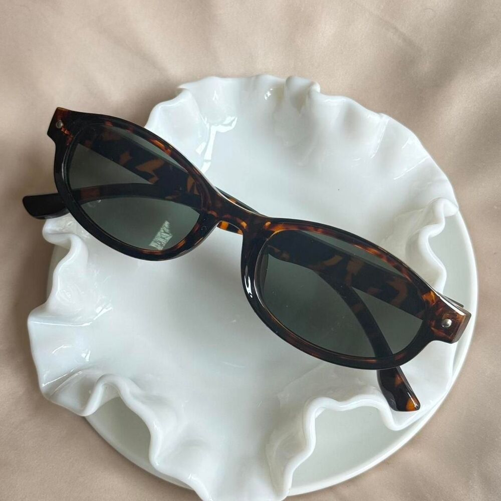 y2k style sporty black and brown tortoise shell sunglasses